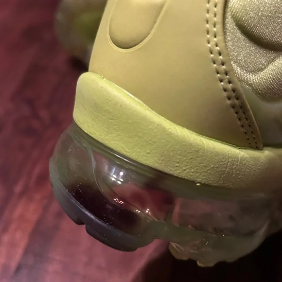 NiIKE AIR VAPORMAX PLUS - Picture 7 of 10